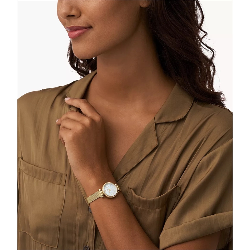 bq3898_onwrist.jpeg