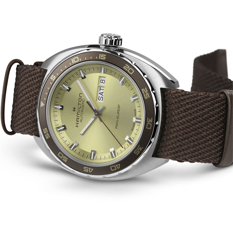 h35445860_nato_detail_rolledview_lowresweb.jpg