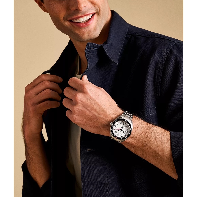 fs6063_onwrist.jpeg