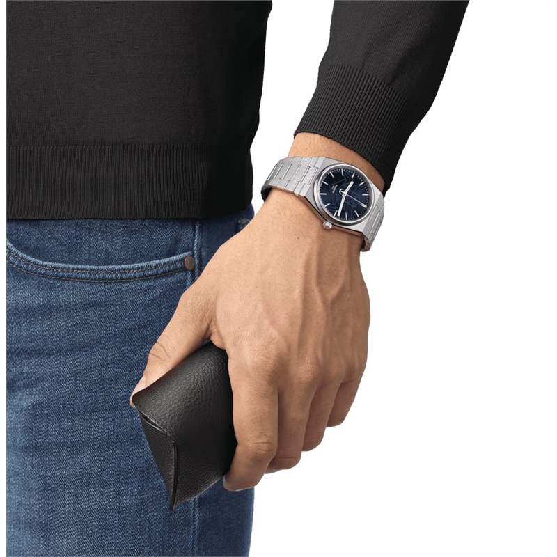 t137_407_11_041_02_wrist.jpg